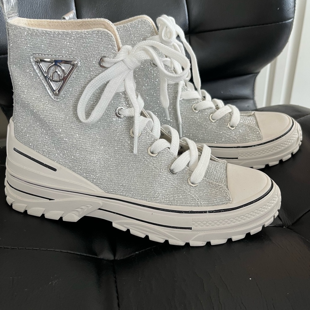 Wishbone Women's Sparkly High-Top Sneakers